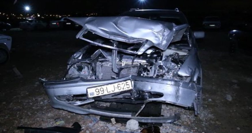 В Баку столкнулись два автомобиля - ВИДЕО