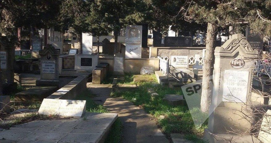 Yasamal qəbiristanlığında ağılları qarışdıran şəkil tapıldı - FOTO