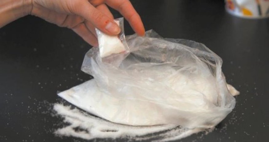 Azərbaycana cinsiyyət orqanında narkotik keçirən qadın görün kimdir?