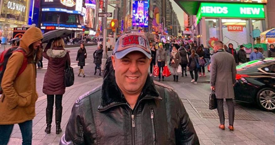 Elariz Amerikada restoranda çalışır — FOTO