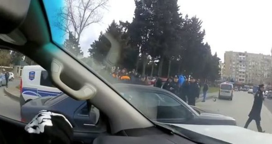 В Баку столкнулись два автомобиля - ВИДЕО