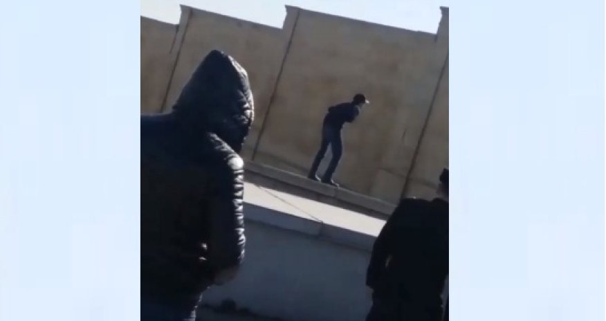 Bakıda oğlan intihar edir – ANBAAN VİDEO