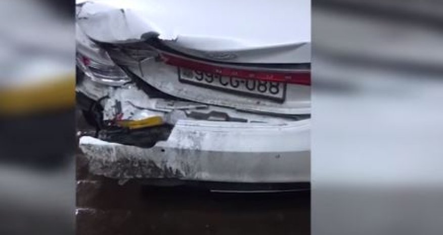 Bakının mərkəzində tanınmış müğənni qəza törətdi - Hadisə yerindən qaçdı - VİDEO