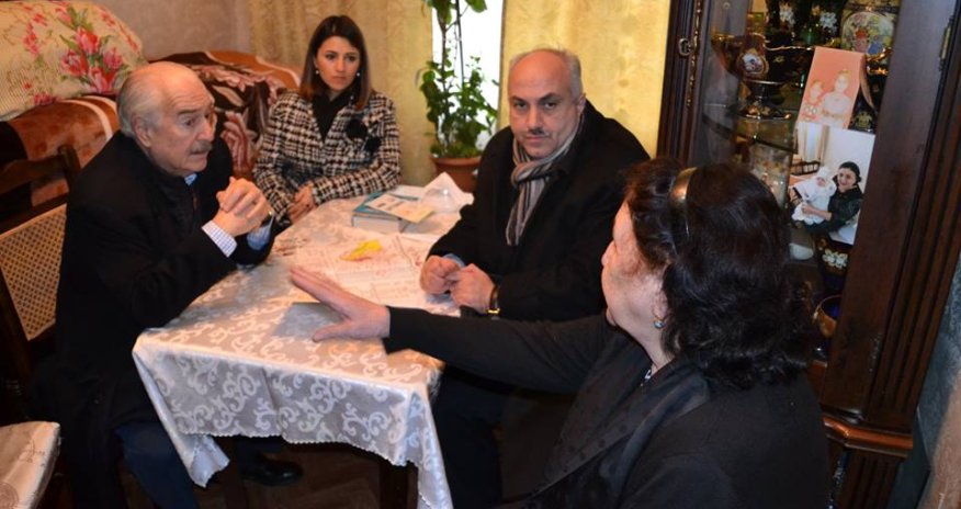 Kolumbiyanın sabiq prezidenti Bakıda məcburi köçkünlərlə görüşüb