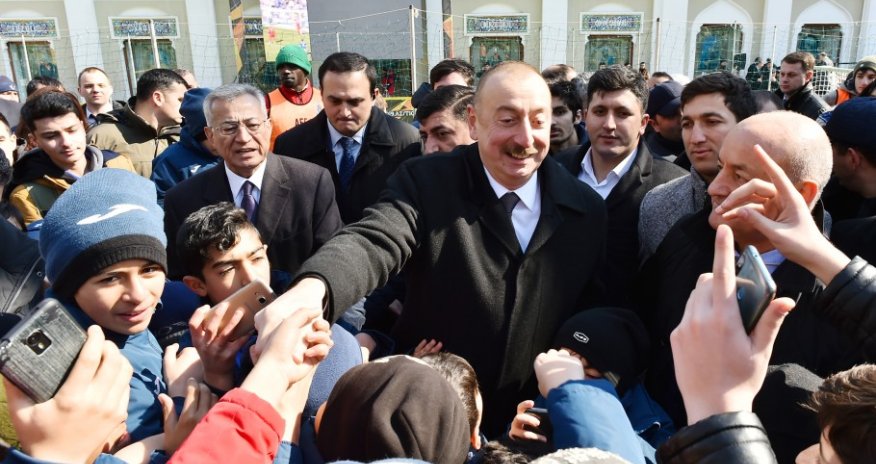 Prezident “Tarqovı”da sakinlərlə görüşdü - FOTOLAR - VİDEO