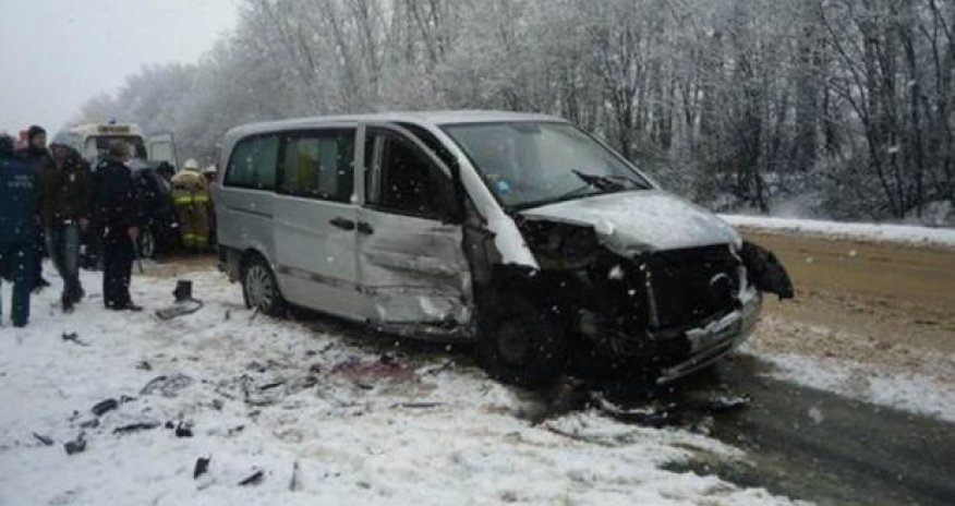Шесть человек погибли в ДТП с минивэном из Азербайджана - ВИДЕО