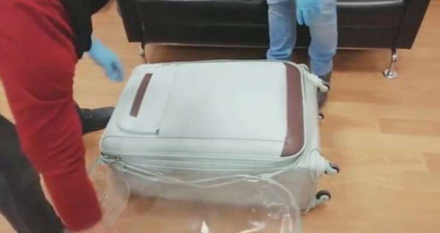 Havalimanında tapılan sahibsiz çamadandan GÖRÜN NƏ ÇIXDI - FOTOLAR