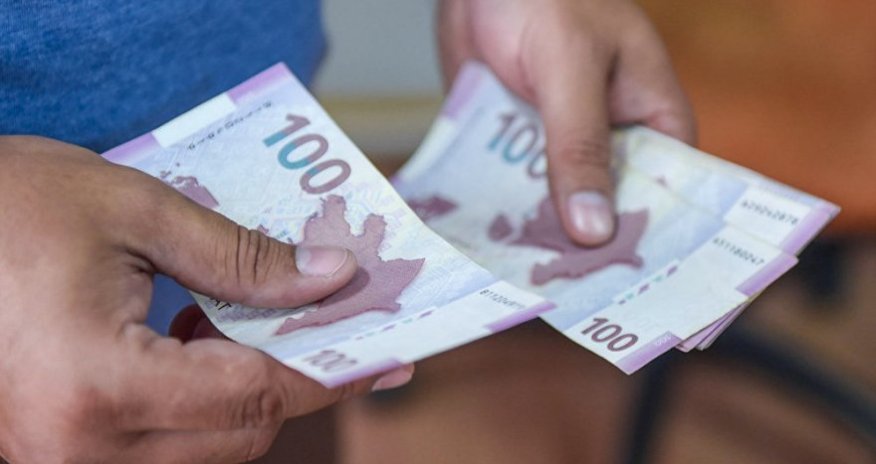 В каких сферах в Азербайджане самая высокая среднемесячная зарплата?