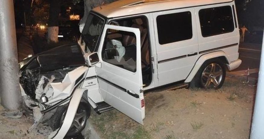 На дороге Баку-Газах столкнулись внедорожники - ВИДЕО