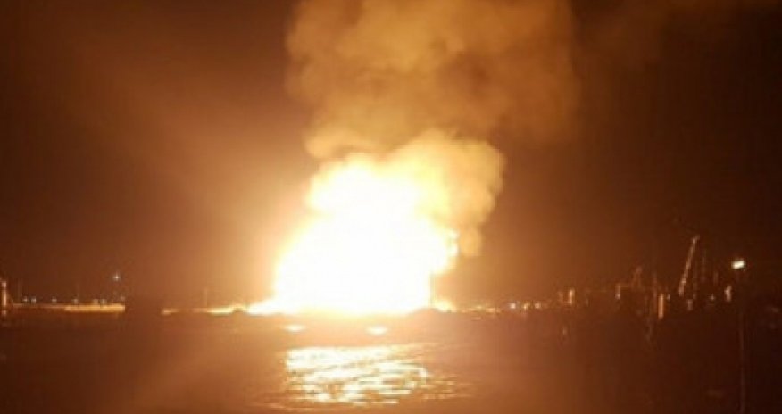 В Казахстане горит нефтяное месторождение ВИДЕО