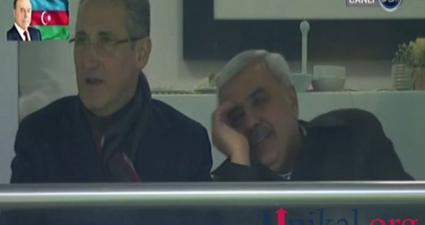 Rövnəq Abdullayev Muxtar Babayevlə millimizin oyununu tribunadan izləyir - FOTO