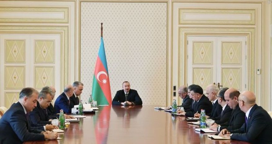 İlham Əliyev “Diqlas”dakı yanğınla bağlı müşavirə keçirdi