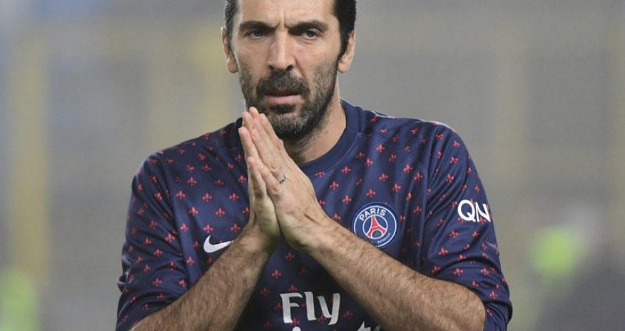 Buffon PSJ-də qalır