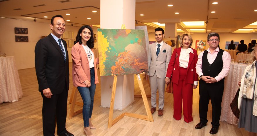 Gənc rəssamların əl işləri Türkiyədə sərgiləndi