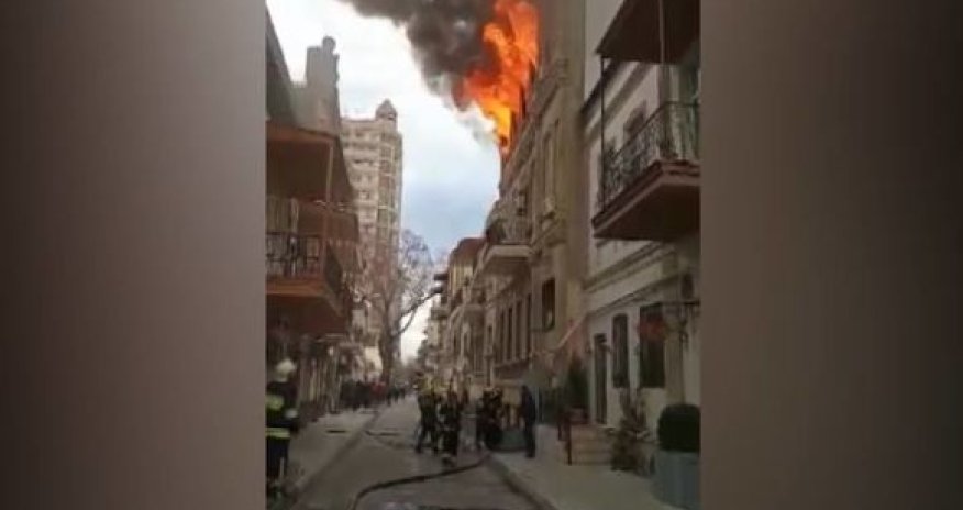 Пожар в Доме культуры в Баку - ВИДЕО