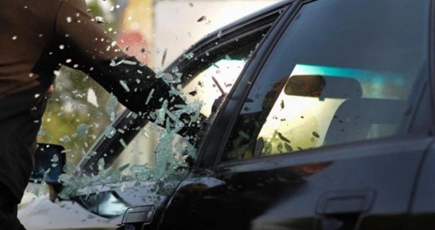 В Баку вор заснул в машине, которую грабил, и попался – ВИДЕО