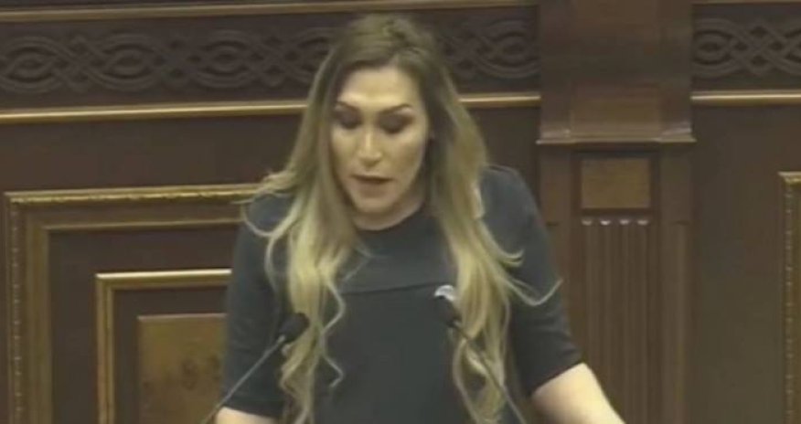 Ermənistan parlamentində misli görünməmiş hadisə - FOTO