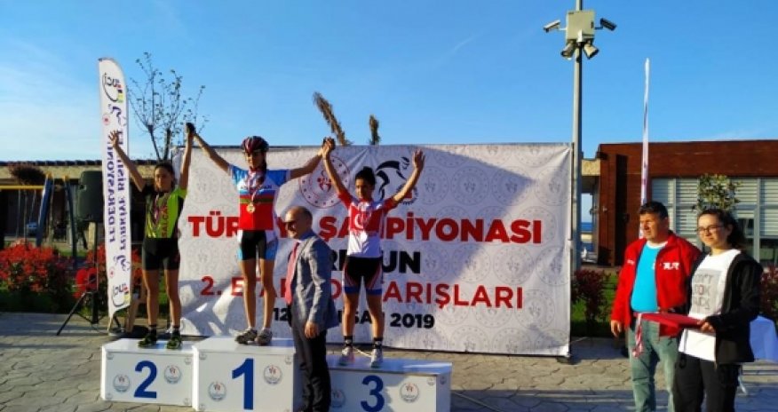 Азербайджанская велосипедистка победила в чемпионате Турции