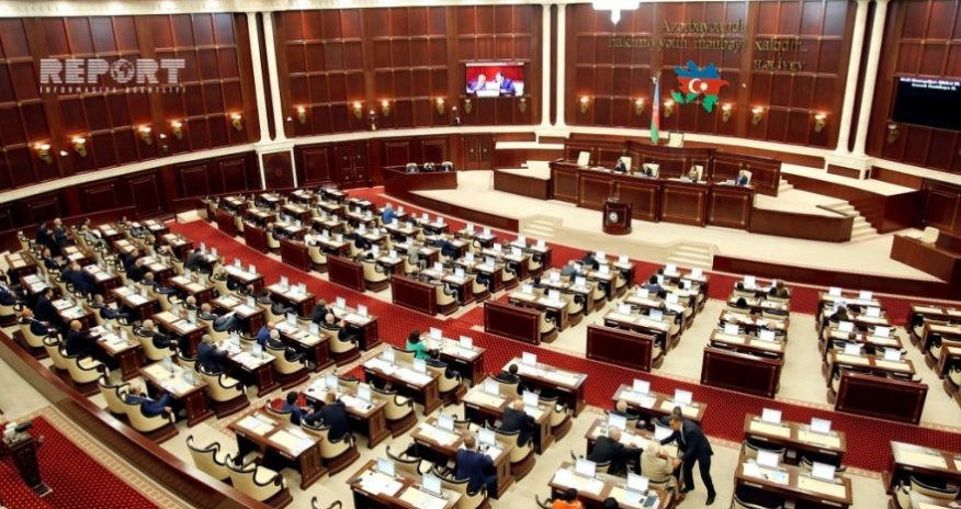 Проходит очередное пленарное заседание Милли Меджлиса
