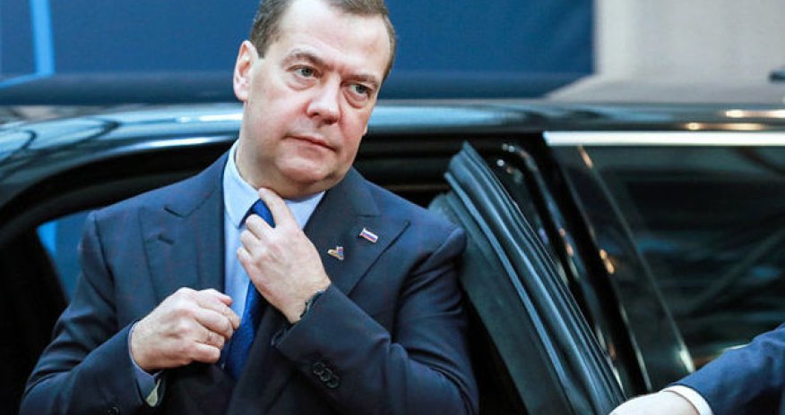 Медведев посетит Армению