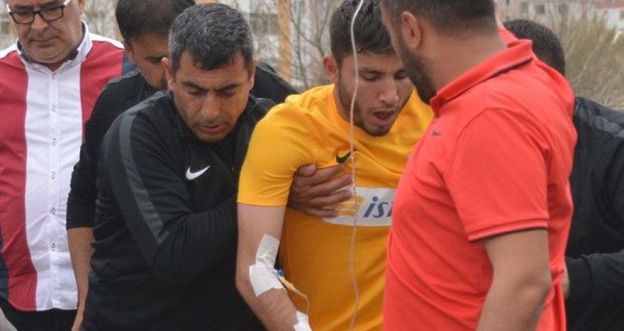 Futbolçunun ağzına arı girdi, xəstəxanalıq oldu - FOTO