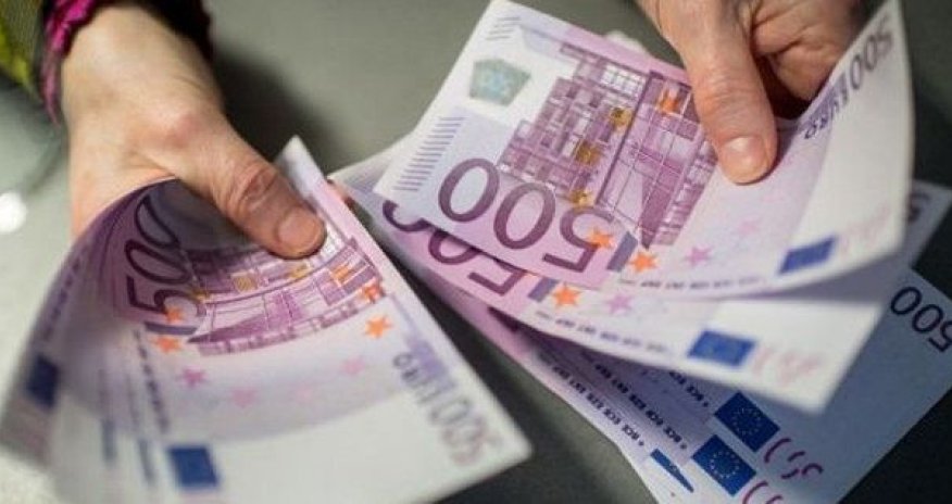 Azərbaycanlı cütlük pulla dolu çantasını “zapravka”da unutdu