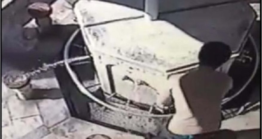 Namaz vaxtı məsciddə rəzalət -  VİDEO