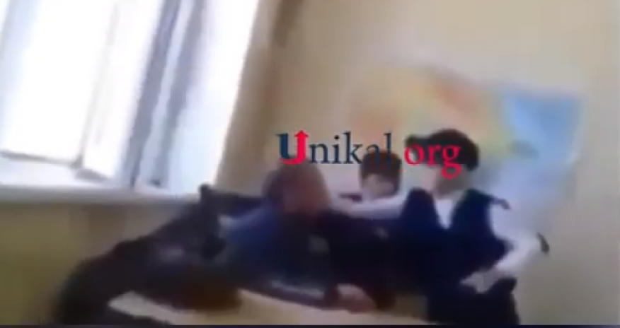 Azərbaycanda məktəbdə biabırçılıq: şagird müəllimə əl qaldırdı (VİDEO)
