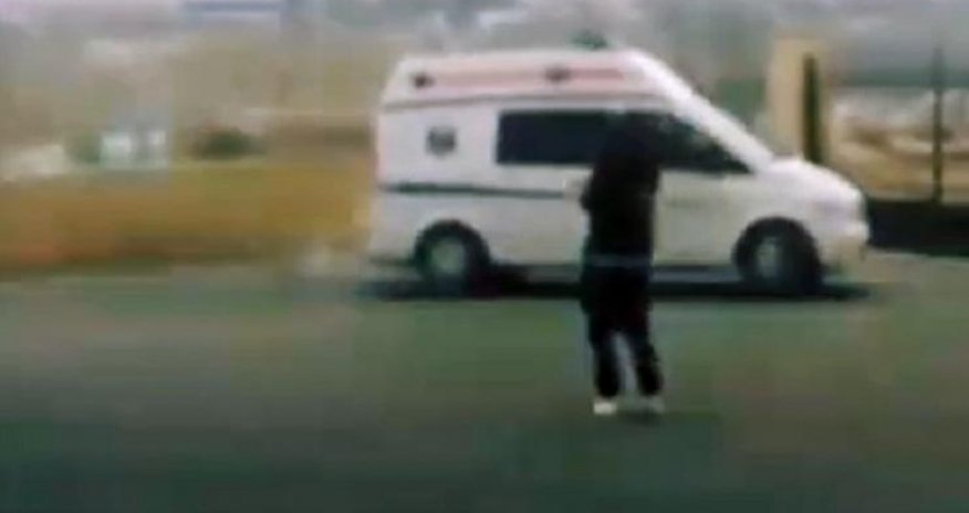Bakıda maşınların başına fırlanan qız öldü - VİDEO