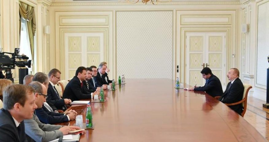 Prezident Çexiya Parlamenti Deputatlar Palatası sədrini qəbul etdi