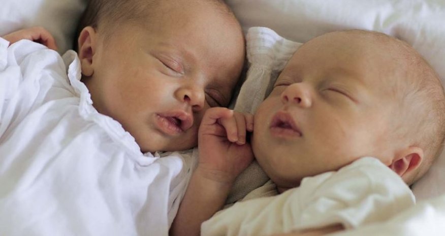 В этом году в Азербайджане родились 708 двойняшек и 27 тройняшек