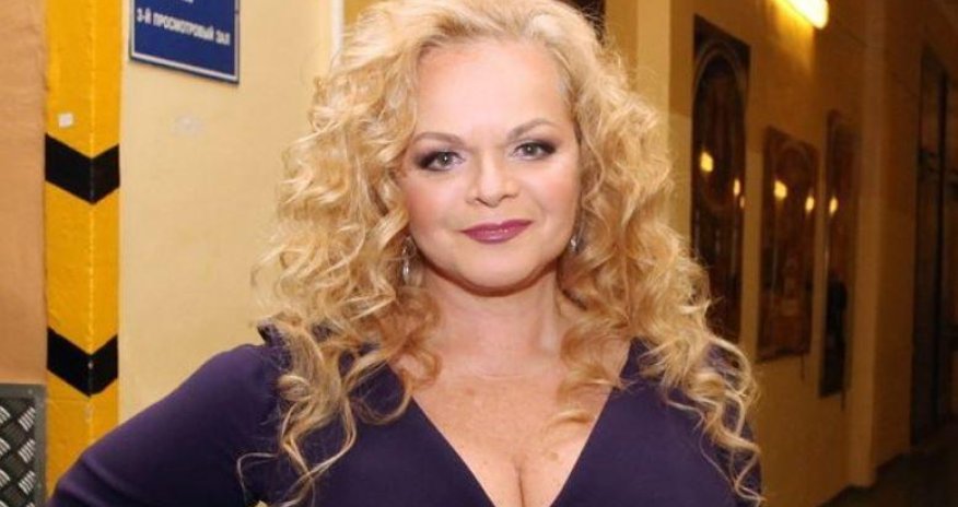 Putin bakılı müğənniyə orden verdi