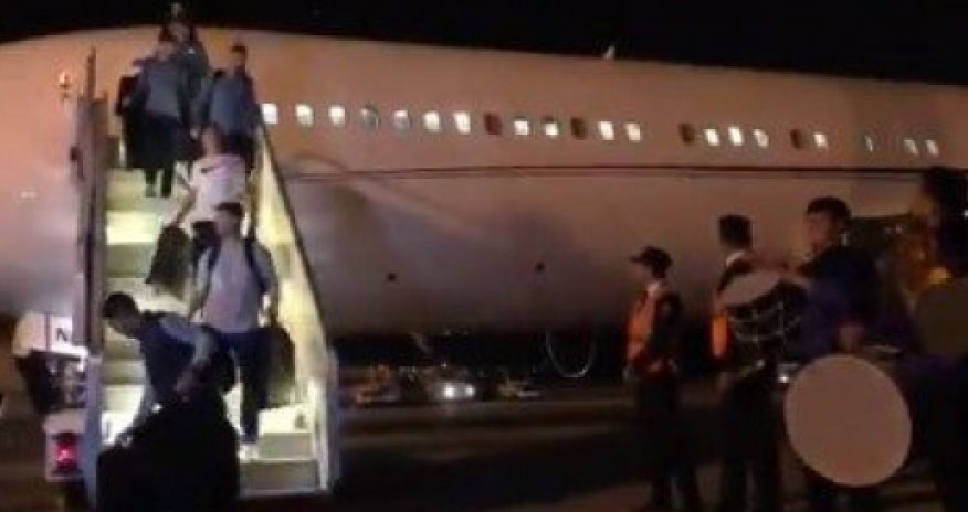 «Челси» встретили в Баку под звуки нагары 