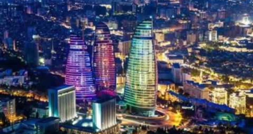 Bakı qırmızıya büründü - FOTOLAR