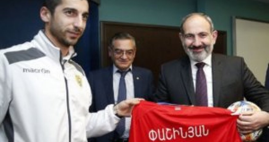 Baş nazir  Mxitaryana zəng vurub