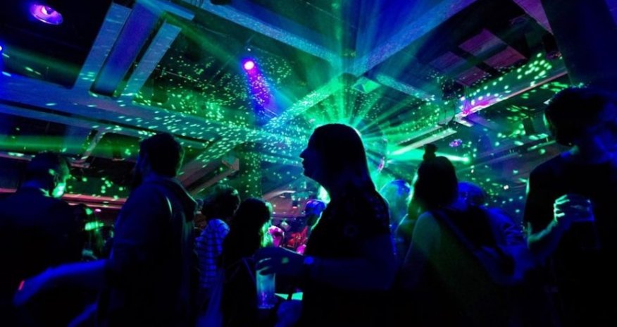 В ночном клубе Баку избита американка 