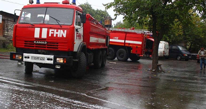 Son dəqiqə: Yaşayış binasında yanğın - sakinlər təxliyyə olundu
