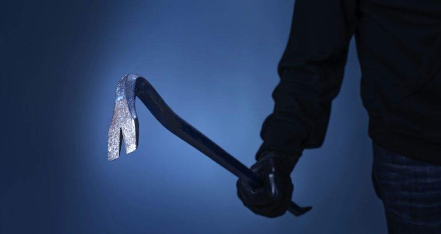 Onkoloji xəstə öldü deyə oğlu təcili yardım işçilərinə lomla hücum çəkdi