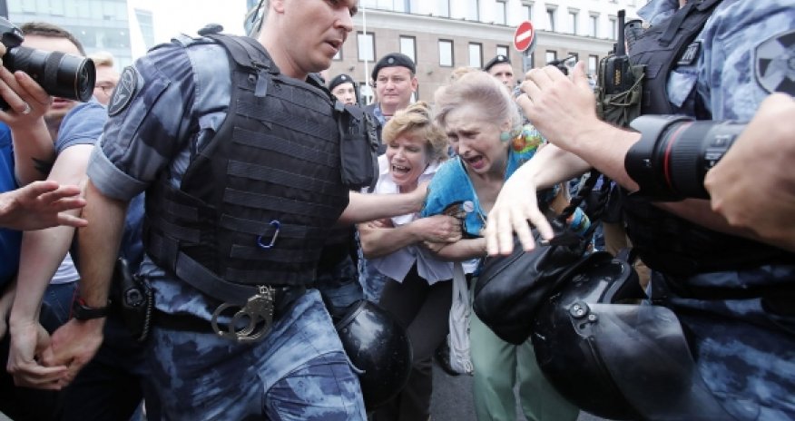 Протесты в Москве: десятки задержанных