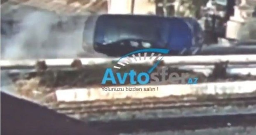 Bakıda dəhşətli qəza: BMW bir neçə dəfə çevrildi - VİDEO