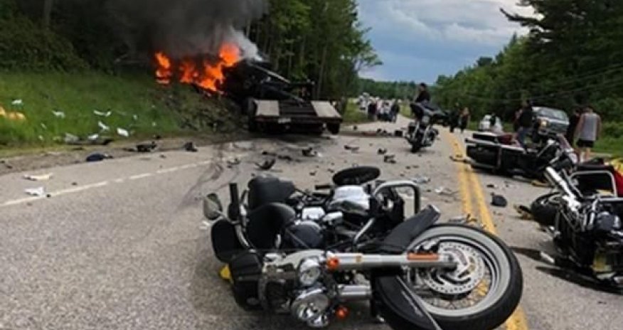 Avtomobil motosikletçiləri vurdu: 7 ölü və... - VİDEO