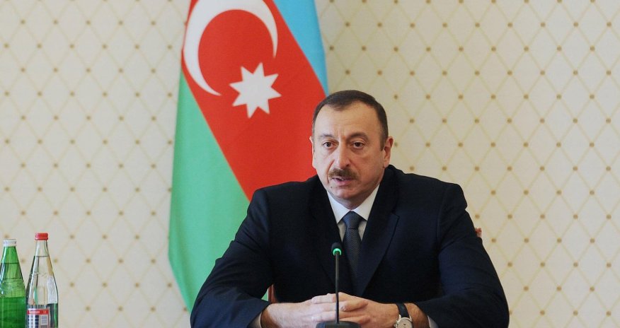 İlham Əliyev əməkdar artistə ev hədiyyə etdi - FOTO