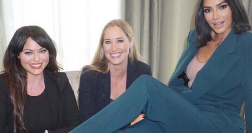 Kardaşyanın Ağ Evdəki pozları etiraza səbəb oldu - FOTOLAR