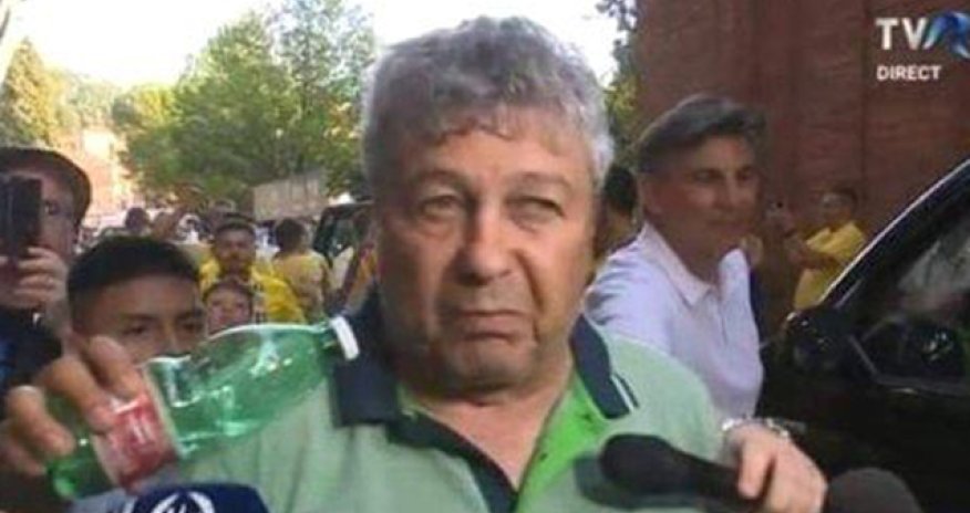 Bu dəfə mikrofon yerinə, su butulkası uzadıldı