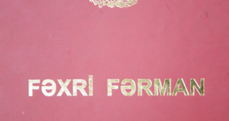 Nazir xalq artistinin ərini mükafatlandırdı - FOTO