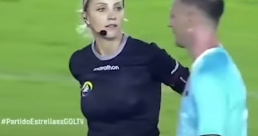 Futbolçu ilə zarafat etdi, bir anda məşhurlaşdı - VİDEO