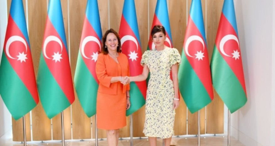 Сеголен Руаяль на встрече с Мехрибан Алиевой