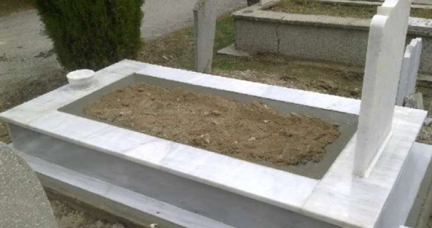 Məzar daşının üzərində yazılan sözlərə görənlər inanmadı - FOTO