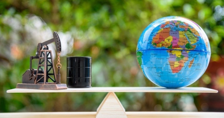 Azerbaijani oil price falls