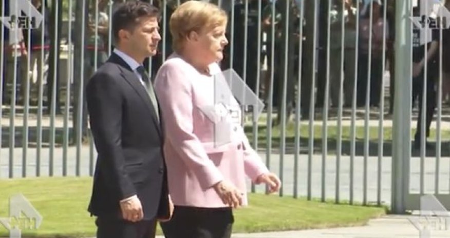 Merkeli titrədən xəstəlik nədir?